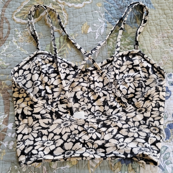 Hollister | Black & White Daisy Crop Top - Picture 3 of 5